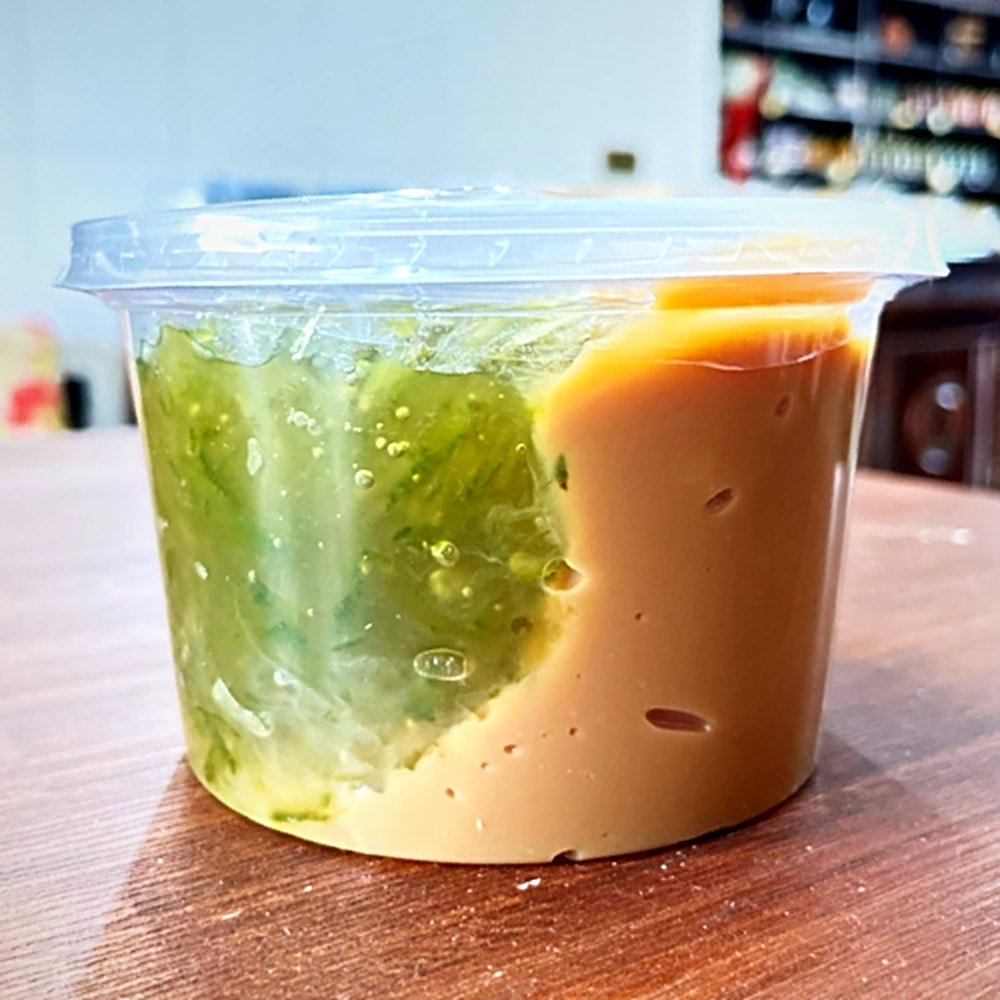 Pote de doce de leite com doce de cidra lado a lado